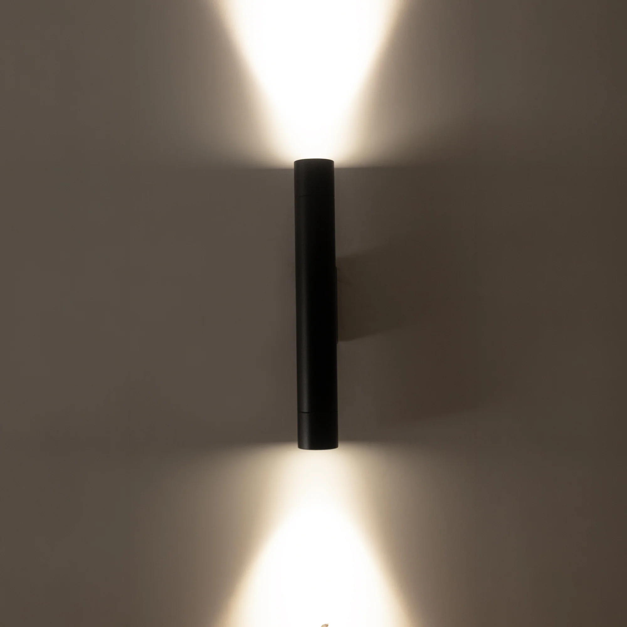 HV10293T - Dugo Aluminium Black Up & Down Wall Light - Image 4