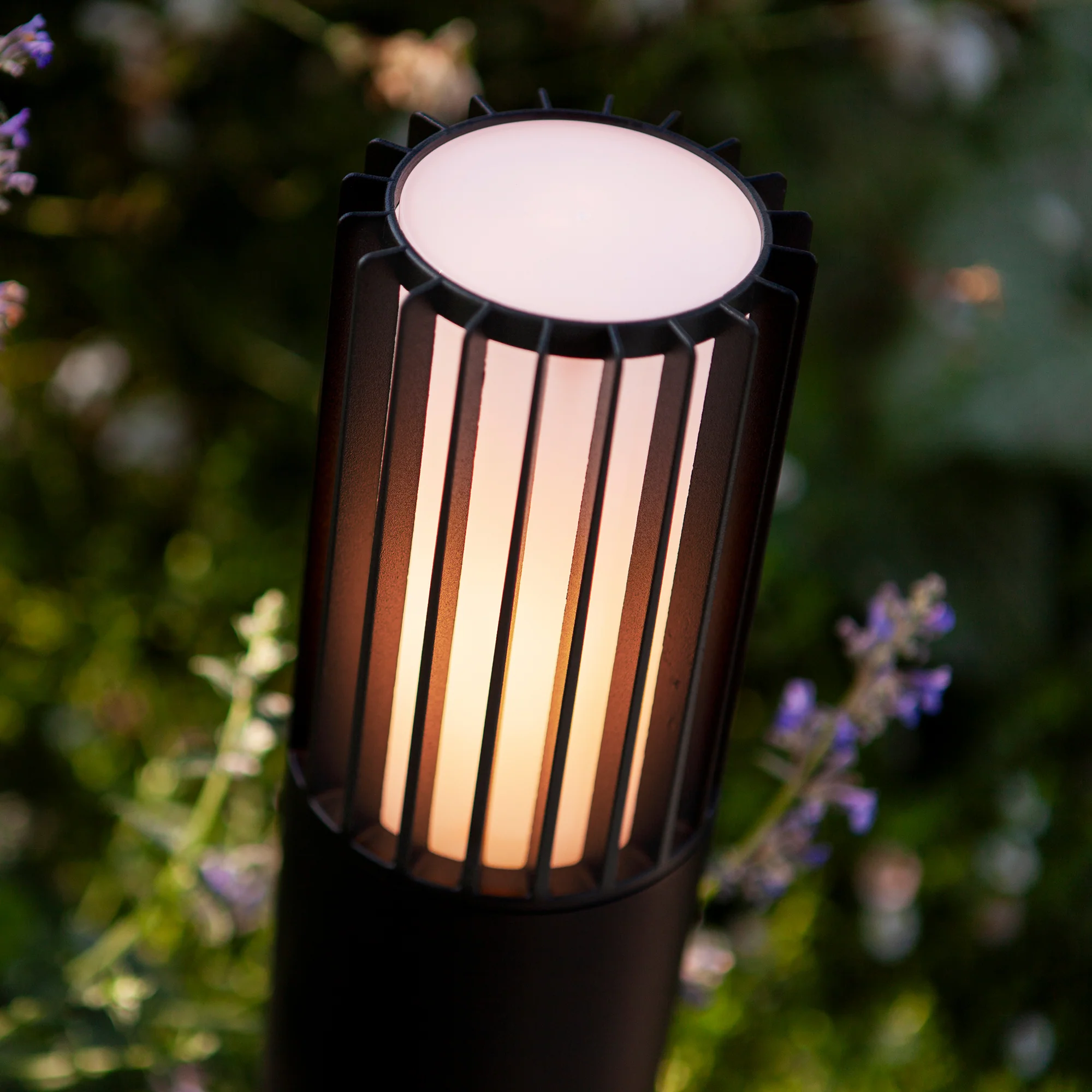 HV1693T-BLK-240V - Tenac Aluminium Black Tri Colour LED Bollard Light - Image 5