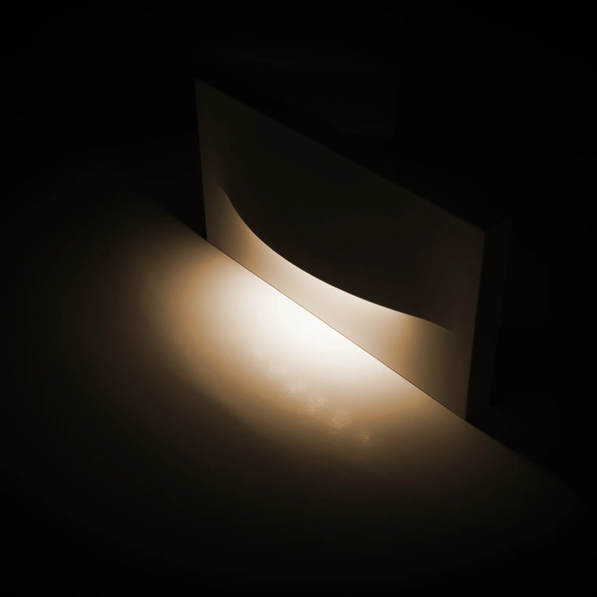HV3229T-WHT - Lisca Aluminium White Rectangular LED Wall Light - Image 5