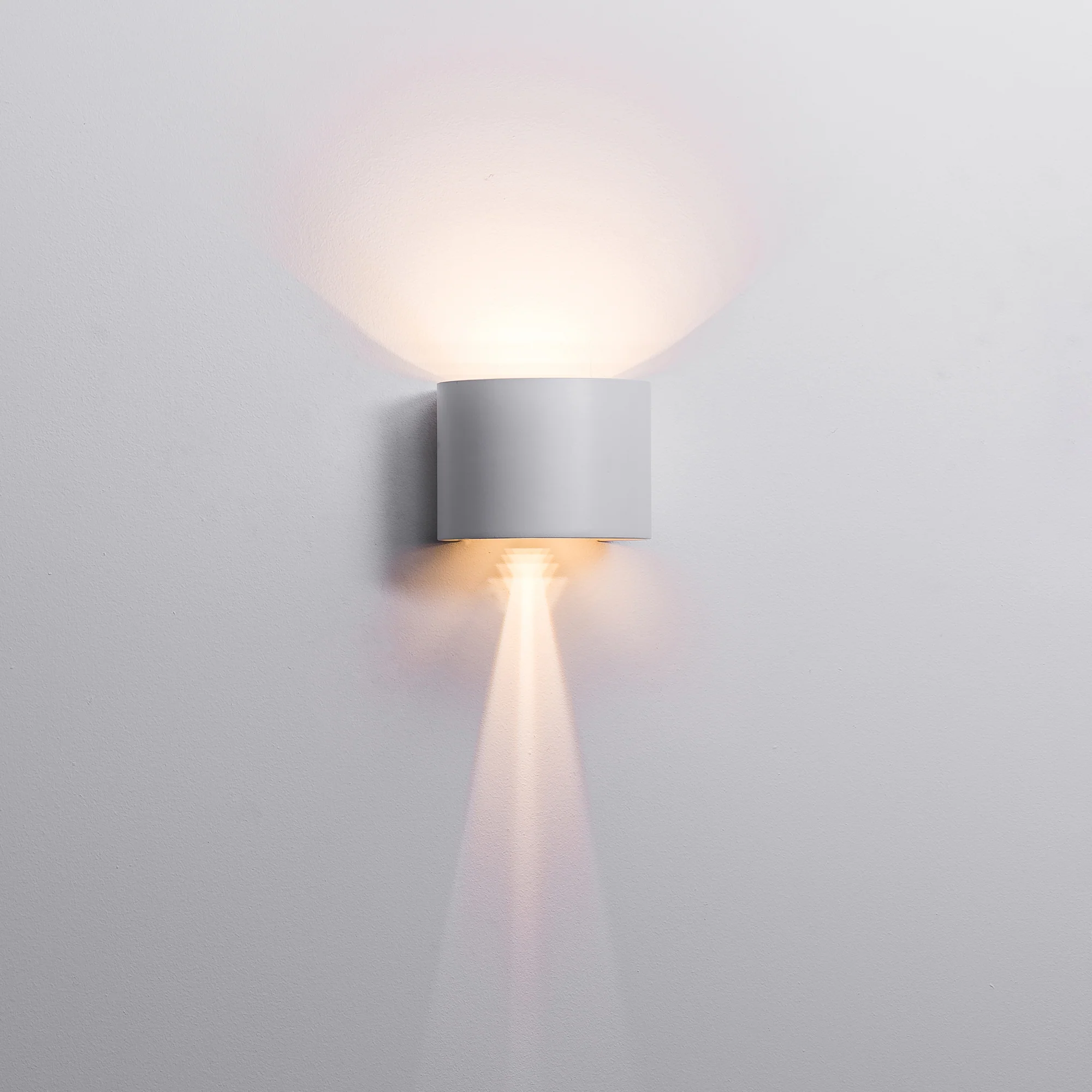 HV3658T-WHT-RND | HV3658T-WHT-RND-12V - Versa White Round Up & Down Wall Light - Image 3