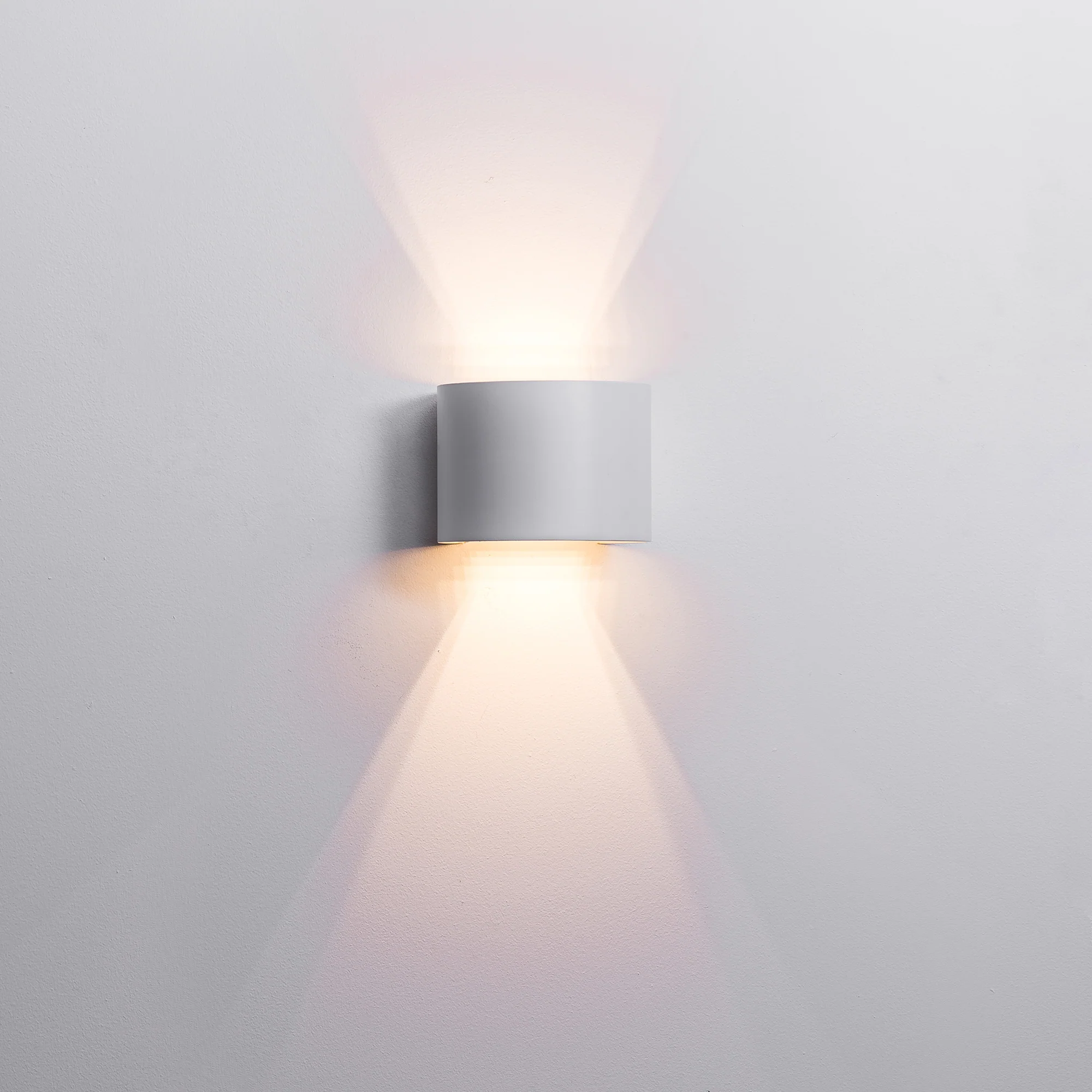 HV3658T-WHT-RND | HV3658T-WHT-RND-12V - Versa White Round Up & Down Wall Light - Image 4