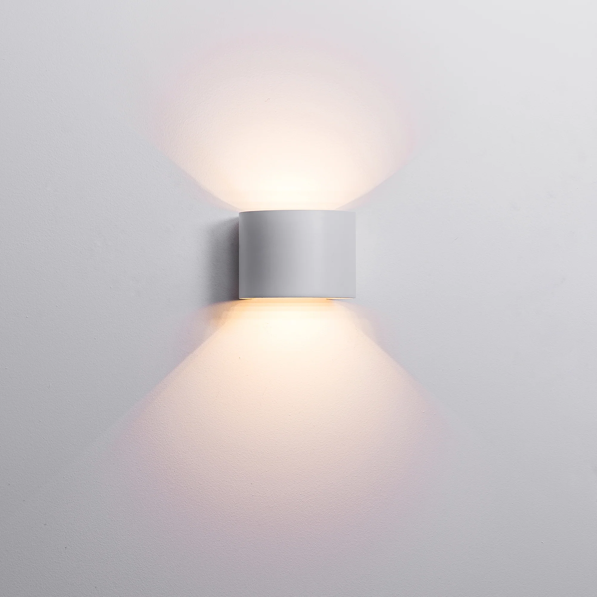 HV3658T-WHT-RND | HV3658T-WHT-RND-12V - Versa White Round Up & Down Wall Light - Image 5