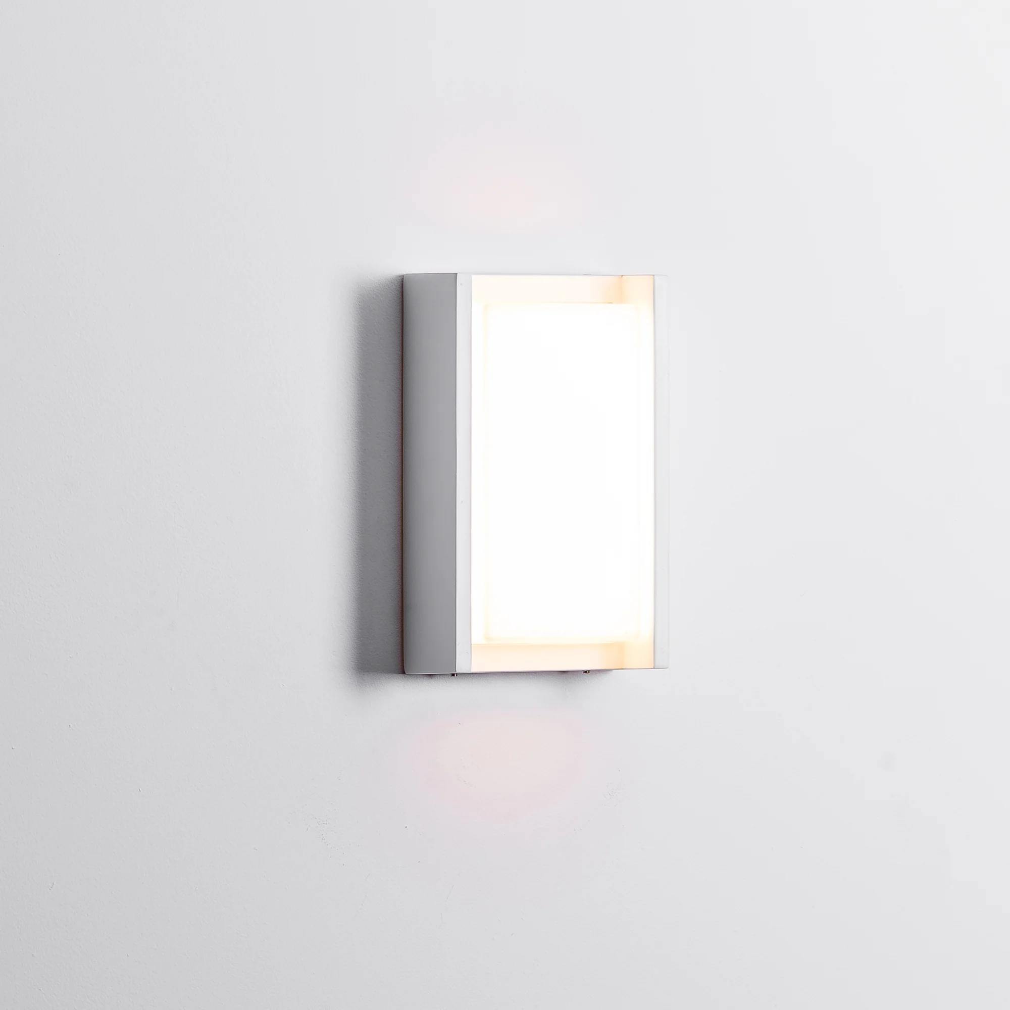 HV3668T-WHT - Nepean White LED Wall Light - Image 6