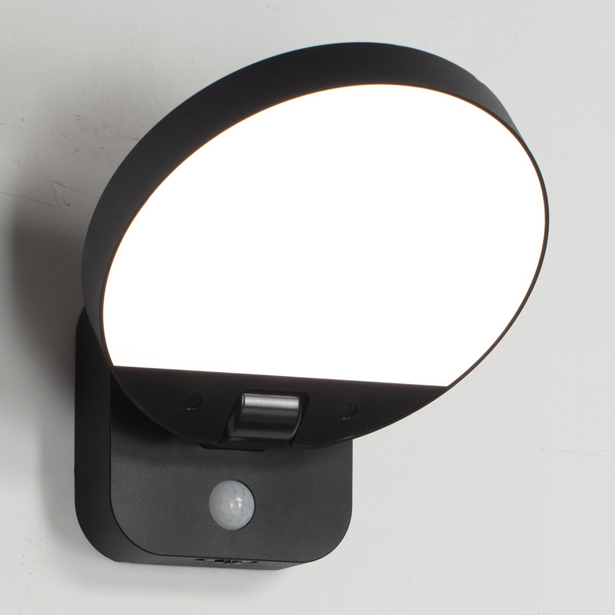 HV36724-BLK - Solarni Polycarbonate Black Solar Wall Light - Image 6