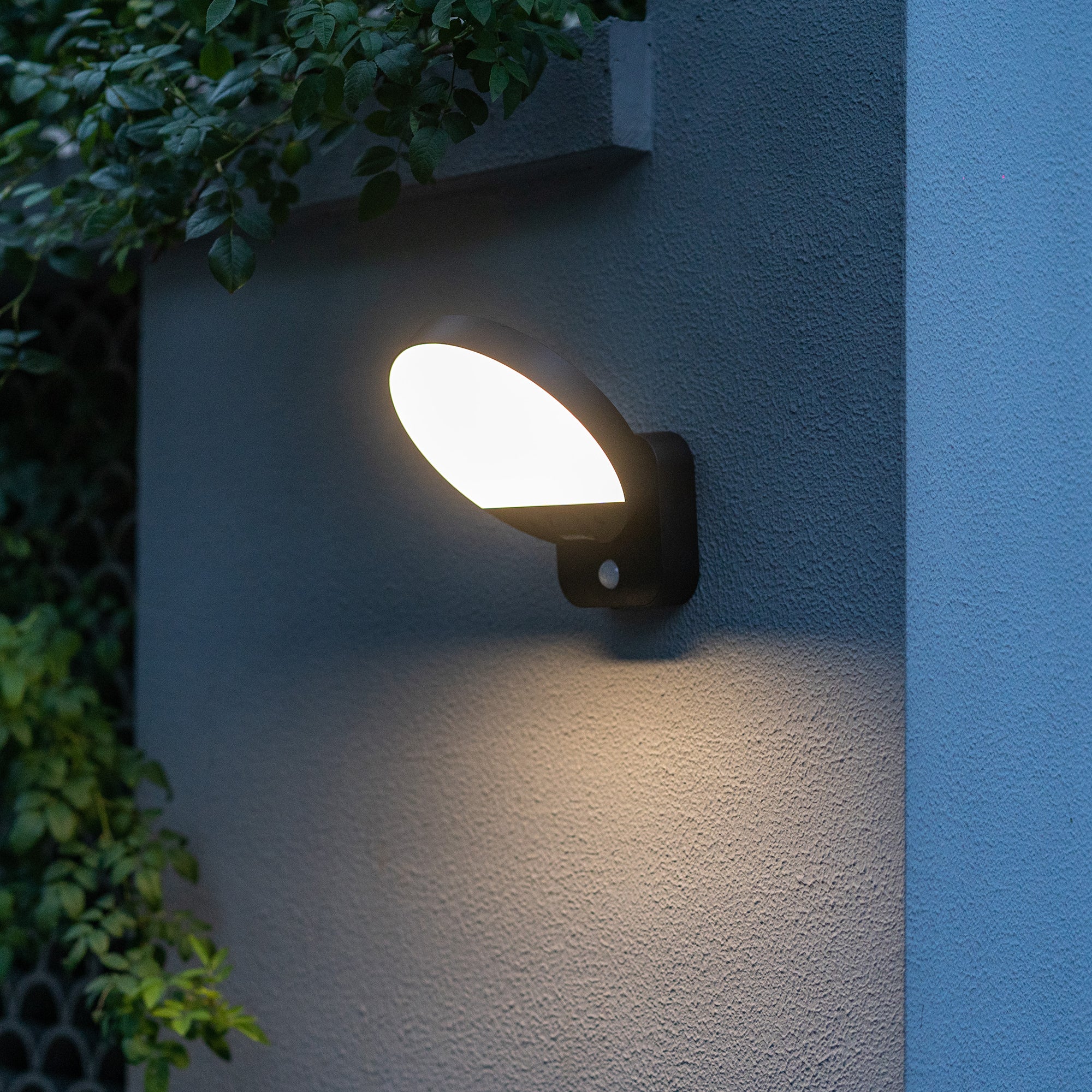 HV36724-BLK - Solarni Polycarbonate Black Solar Wall Light - Image 7