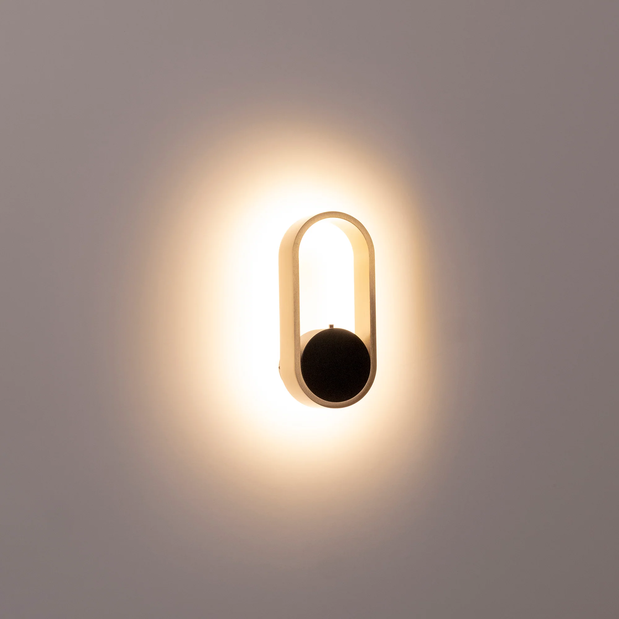 HV8080T-BLKBR - Ovale Black + Brass Wall Light - Image 7
